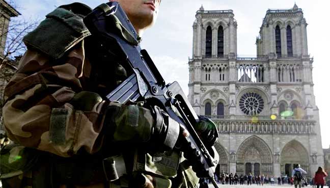 Attacker uses hammer on officers near Notre Dame in Paris