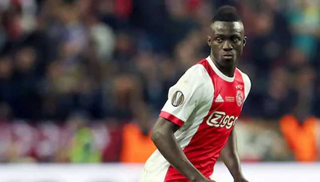Tottenham complete signing of Ajax defender Sanchez Tottenham complete signing of Ajax defender Sanchez