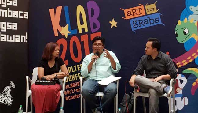 Author Faisal Tehrani (centre) speaking during a panel discussion held in conjunction with the launch of his book "The Nurse & Crises" here today. With him are social activist Marina Mahathir (left) and Fuad Rahmat.