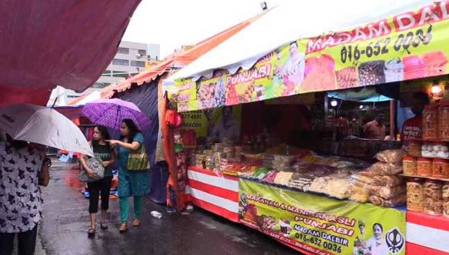 Pengusaha gerai mengadu perniagaan mereka merudum selepas berpindah ke kawasan ini.