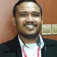 Muhammad Shazuli Zaini mempelajari bahasa isyarat bagi memudahkan tugasnya menyelaras dan berkomunikasi dengan pekerja OKU.