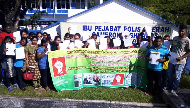 B40 Cameron Highlands residents in front of Cameron Highlands police station.