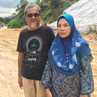 Kampung Felcra resident resident Zulaini Zainuddin with his wife.