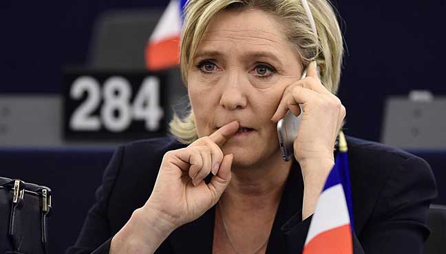 Marine Le Pen Reportedly Loses Immunity Over Daesh Pictures on Twitter ... Again
