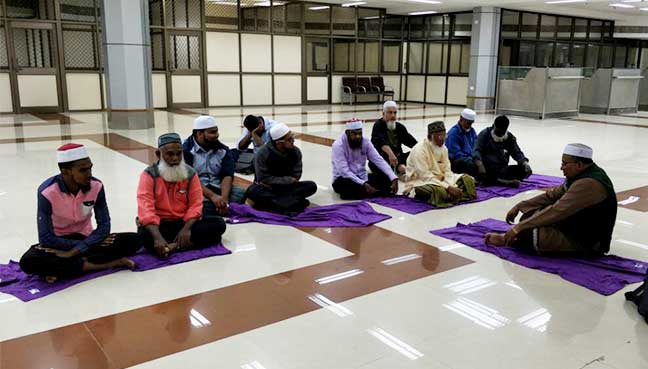 Kumpulan 14 lelaki itu terkandas di Lapangan Terbang Antarabangsa Chennai selepas Jabatan Imigresen memaklumkan mereka tidak dibenarkan memasuki India atas arahan New Delhi.