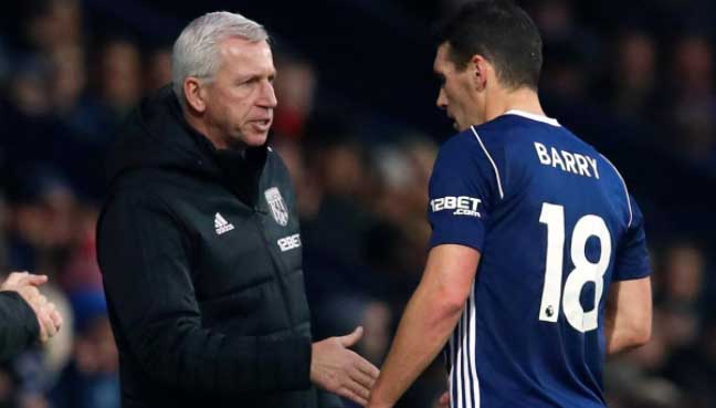 Alan Pardew to hold talks with Jonny Evans over West Brom future