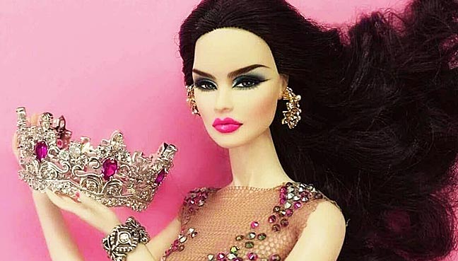 Maya-Natasha-yang-memiliki-ciri-wajah-sempurna-dengan-rambut-ikal-mayang-dijangka-membawa-pulang-tiara