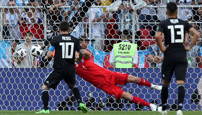 Argentina v Croatia: Mercado wants an end to 'Messidependencia'