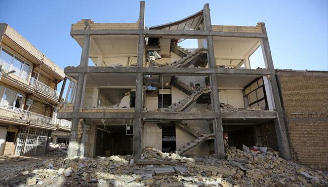 Strong quake hits northwest Iran, killing 2 and wounding 241 Strong quake hits northwest Iran, killing 2 and wounding 241