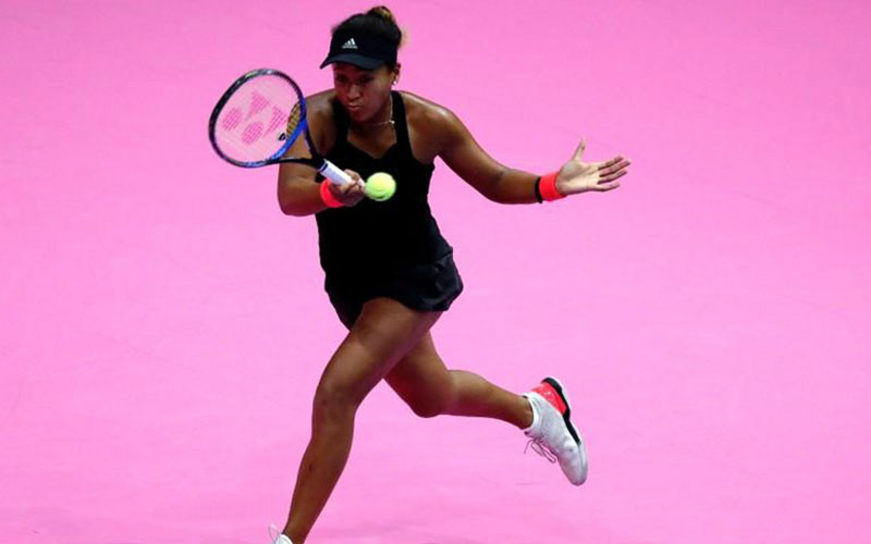 Naomi Osaka of Japan returns a ball to Camila Giorgi of Italy