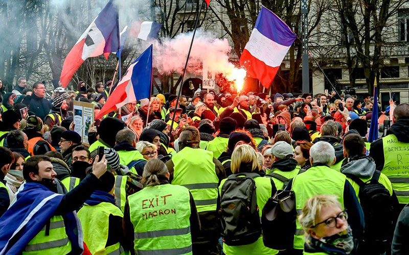 Yellow vests protestors demonstrate in downtown Lille on Jan. 5