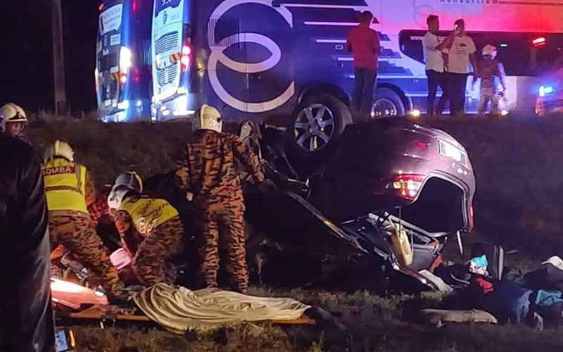 5 maut selepas kereta langgar bas ekspres | Free Malaysia ...