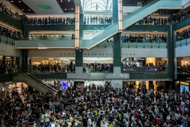 Hong Kong protesters take over mall, fold origami cranes | Lexington Herald Leader
