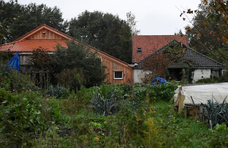 Judge extends custody of man suspected of locking Dutch family on farm