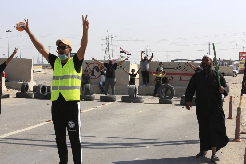 13 killed as Iraq resumes shooting at protesters