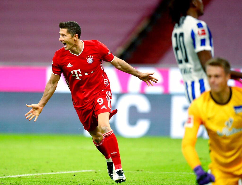 Lewandowski hits 4, wins 7-goal thriller for Bayern | Free ...