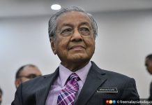 Dr M, 4 yang lain mohon campur tangan kes Agong enggan isytihar darurat