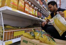 Minister schools Zahid on cooking oil subsidy policy