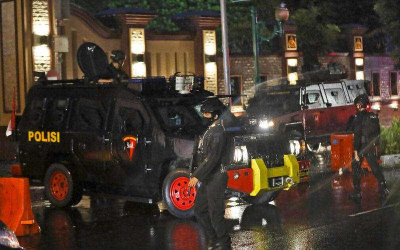 Wanita disyaki pengganas ditembak mati di ibu pejabat polis Indonesia