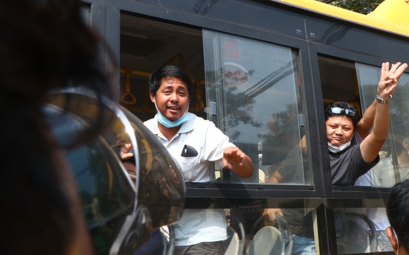 Ratusan penunjuk perasaan rampasan kuasa dibebas dari penjara Myanmar