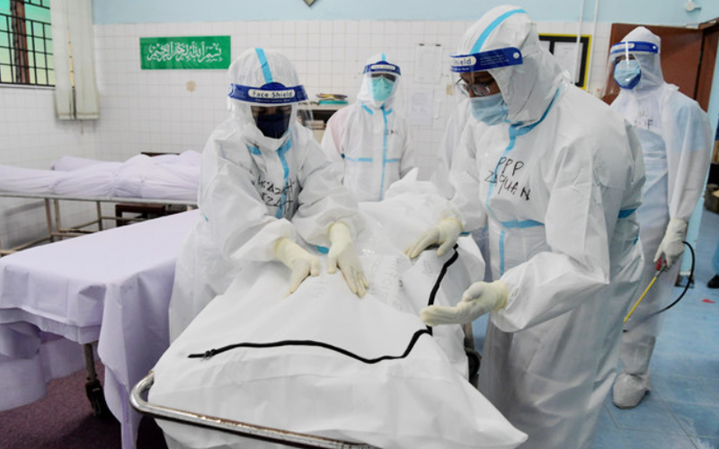 An Onerous Task But Faizah Does Funeral Rites For Covid Victims All Day Long Free Malaysia Today Fmt