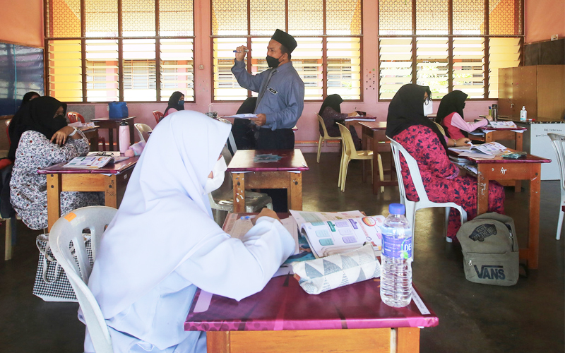 Panas !!! Penjawat awam Kementerian Pendidikan paling ramai belum divaksin