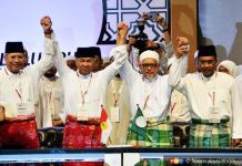 It S Rauf Who Wants To Be Melaka Cm Not Me Says Idris Free Malaysia Today Fmt