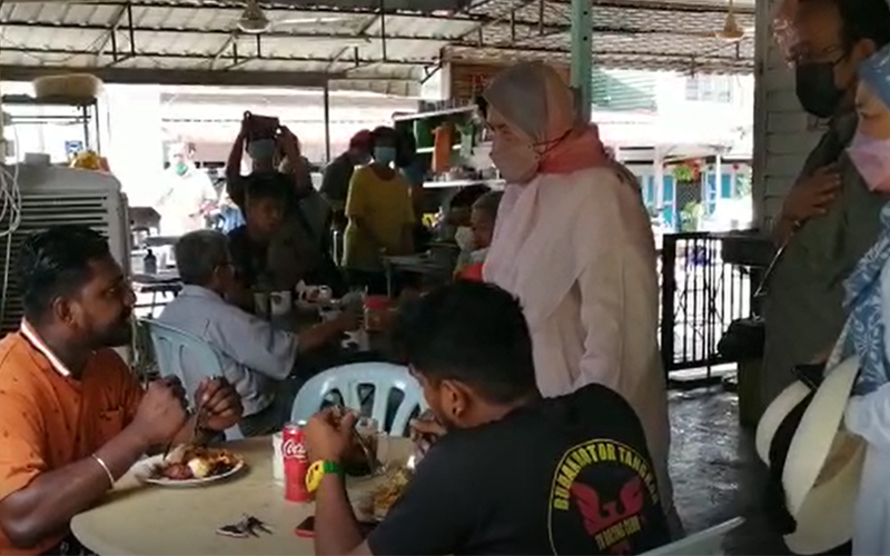 Report lodged against Zuraida, PN man for campaigning on polling 