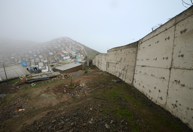 Court orders demolition of Peru’s ‘Wall of Shame’ 3 Court orders demolition of Peru’s ‘Wall of Shame’