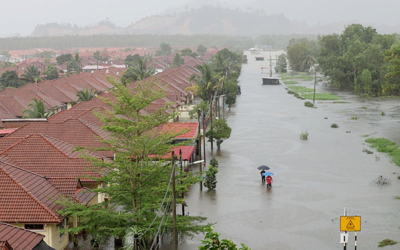 Ahli akademik nasihat Samsuri mohon maaf tidak bersama rakyat hadapi banjir 3 Ahli akademik nasihat Samsuri mohon maaf tidak bersama rakyat hadapi banjir